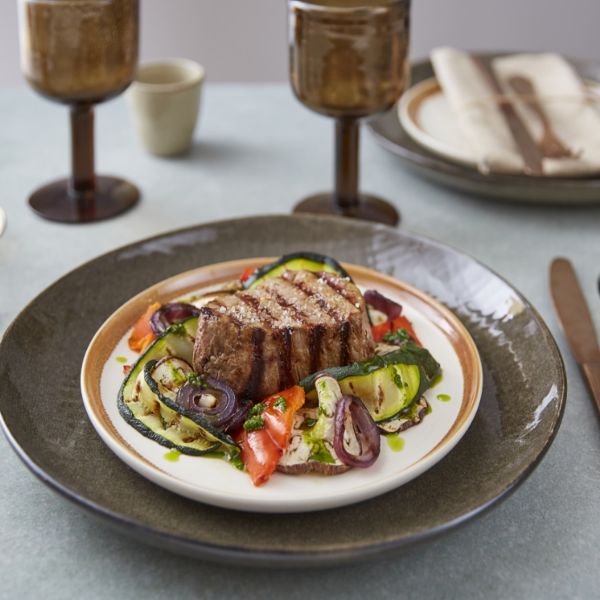 thyme-beef-tenderloin-with-grilled-vegetables