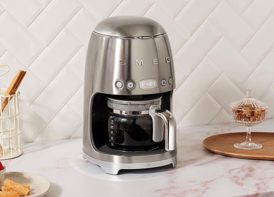 How to Use a Filter Coffee Machine in 7 Easy Steps | Smeg