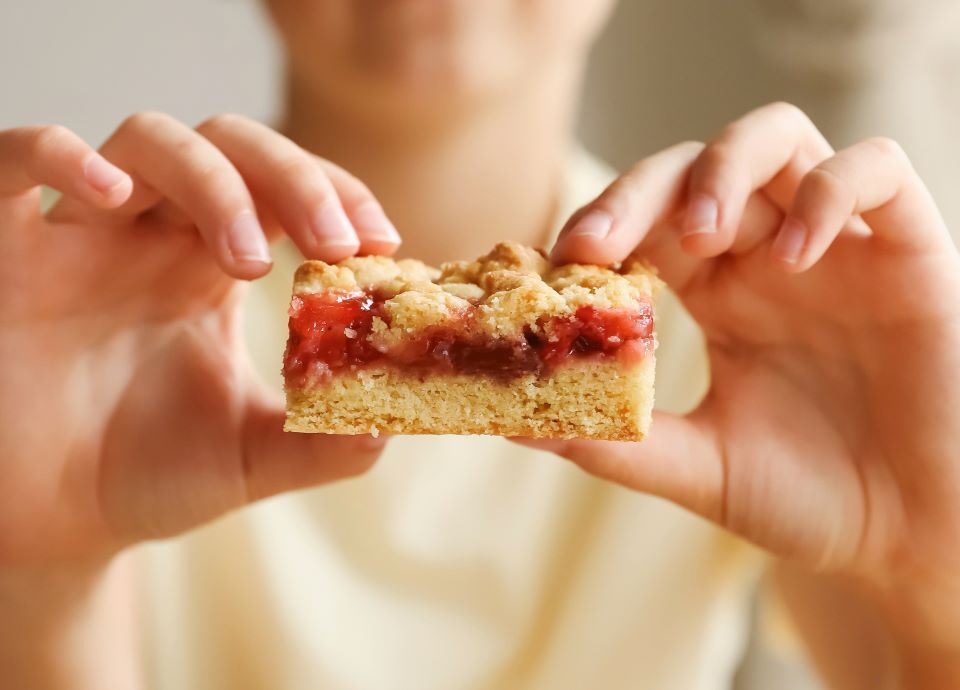 Strawberry Shortcake Bars - Recipe | Smeg UK