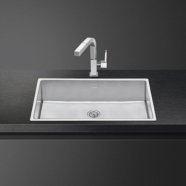 A flush fit, stainless steel sink without a drainage board. Also shows a single lever, monobloc tap with square head & nozzle