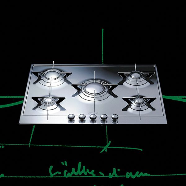 A futuristic looking stainless steel gas hob with 5 domed burners in sterling steel. This unique hob features tactic control dials which, when viewed from eye level, resemble flying saucers from a 60's movie. The elegant and unique, domed burners also resemble landed alien space crafts.