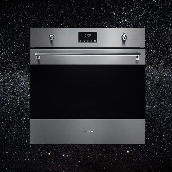 Smeg' SpeedwaveXL Oven in stainless steel silver with silver handle and controls, black glass and a central control unit with digital clock
