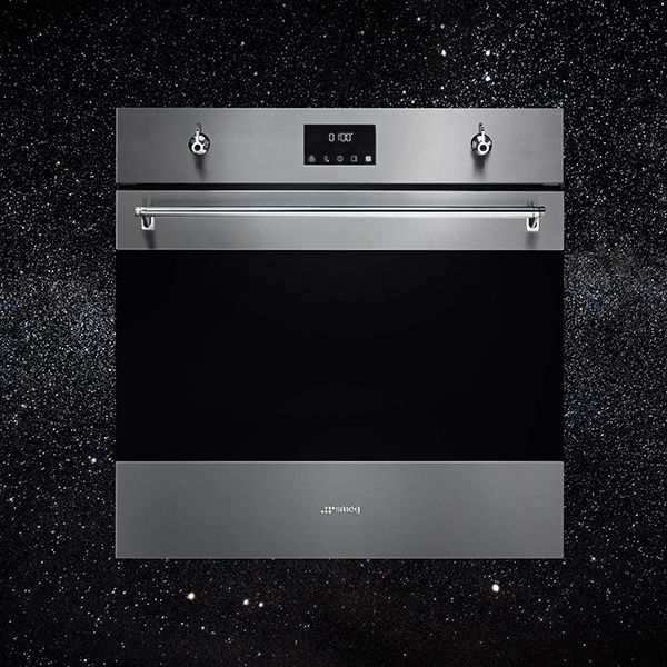Smeg' SpeedwaveXL Oven in stainless steel silver with silver handle and controls, black glass and a central control unit with digital clock